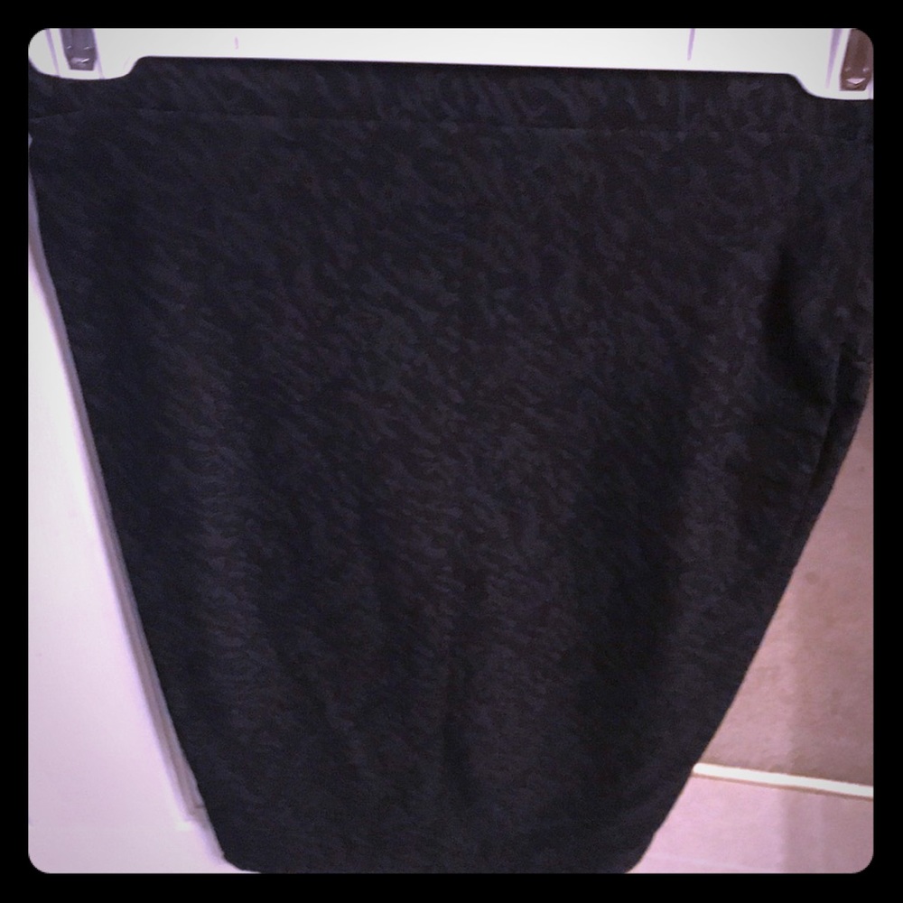 Black and gray print body con skirt